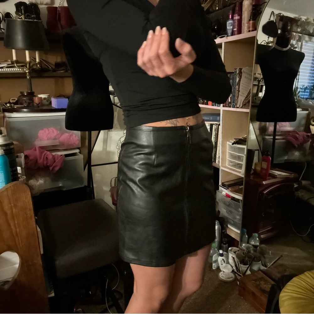 HYFVE Black Faux Leather Mini Skirt - Picture 4 of 5